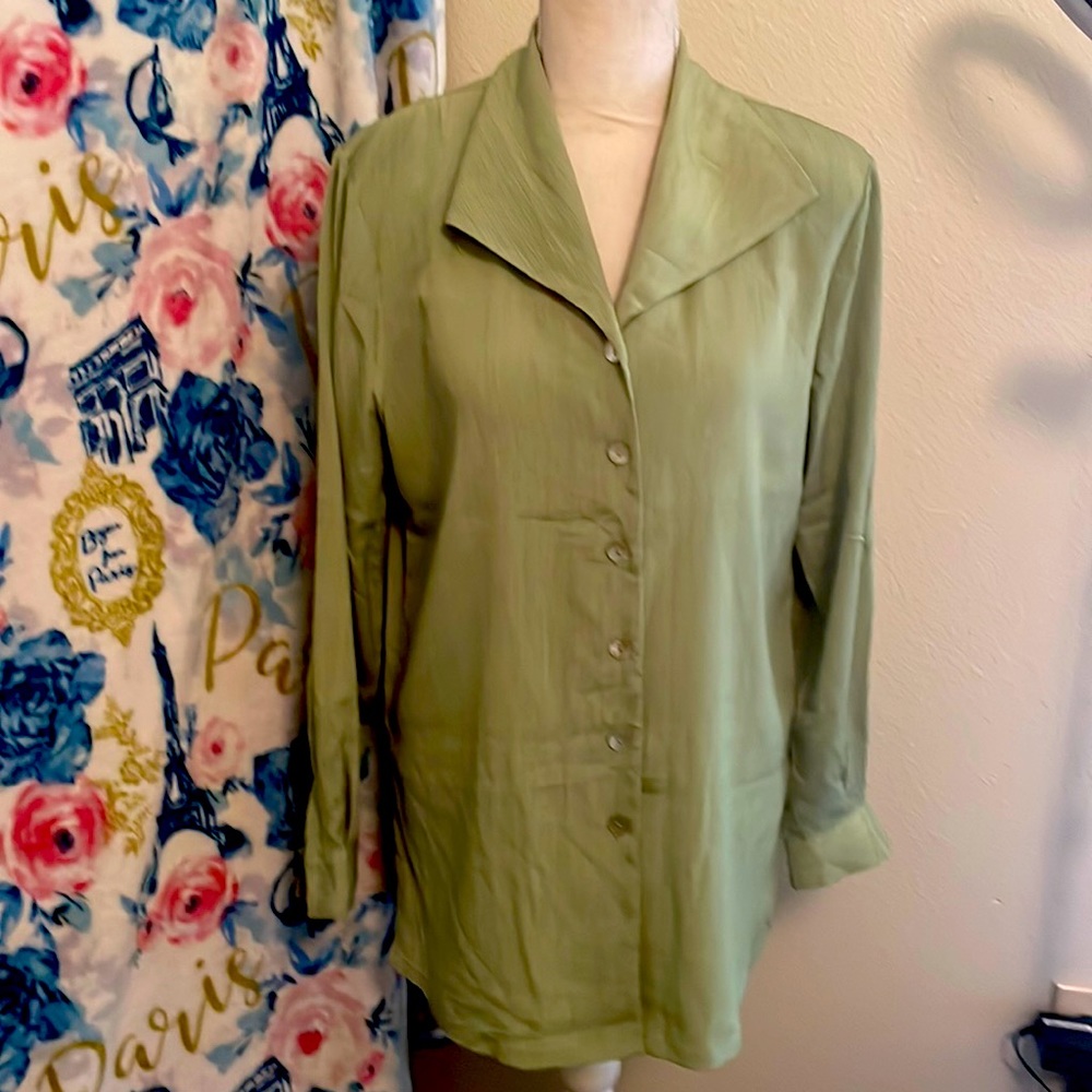 Tess, small, green blouse.
